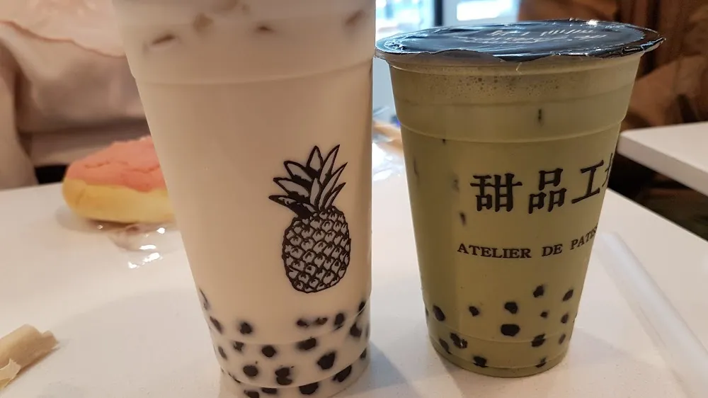 Thé Noir Au Lait And Matcha Latte